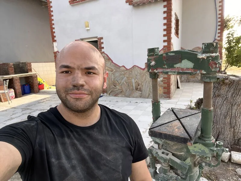 Argun Badur, Erka’nın ilk balata presinin yanında